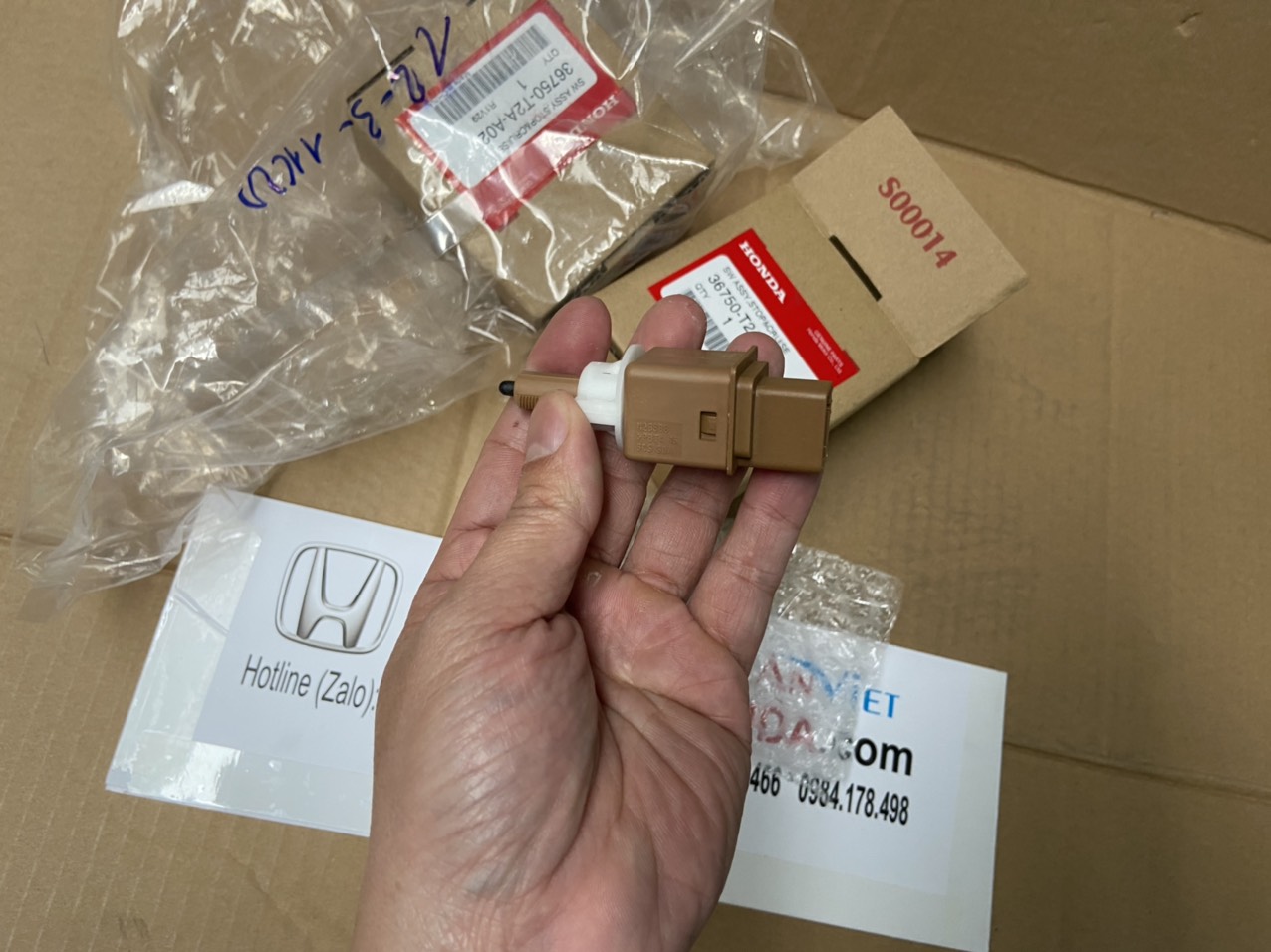 Công tắc bàn đạp chân phanh xe Honda CRV